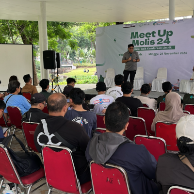 Fabby Tumiwa Membuka Sharing Session Meetup Molis 24 IESR-AEML-Kosmik