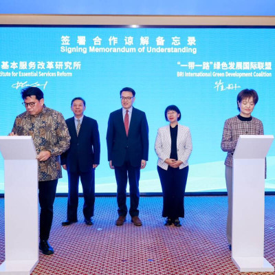 Fabby Tumiwa Menandatangani Kerjasama antara IESR dengan BRIGC di China 12 Des 2024