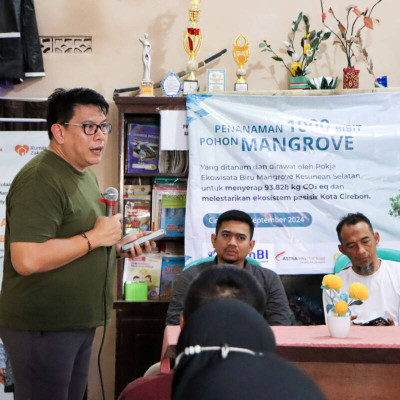 IESR membuka Kegiatan Penanaman Mangrove di desa