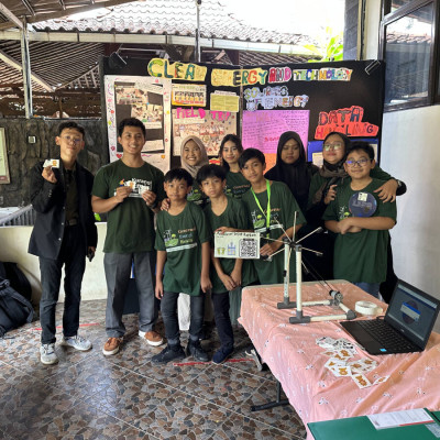 Relawan Generasi Energi Bersih Memberikan Pembelajaran ke YPY Nassa School tentang Transisi Energi