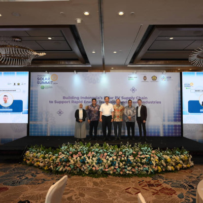 Menteri Koordinator Bidang Kemaritiman dan Investasi, Luhut Binsar Pandjaitan dan Direktur Eksekutif IESR Fabby Tumiwa